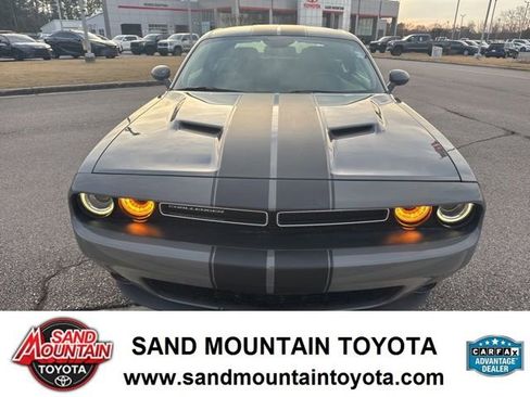 Used 2018 Dodge Challenger SXT image 8