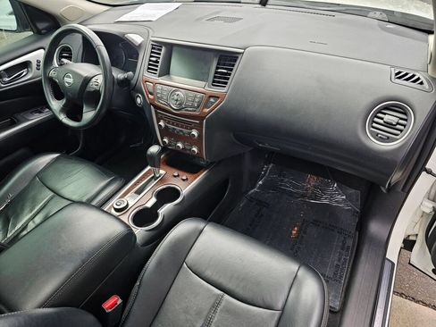 Used 2018 Nissan Pathfinder Platinum AWD/4WD image 10