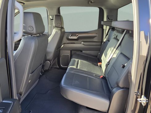 Used 2025 GMC Sierra 1500 SLT RWD image 10