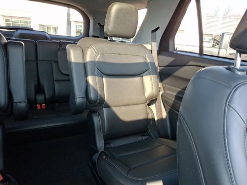 Certified 2022 Ford Explorer XLT w/ Equipment Group 202A image 20