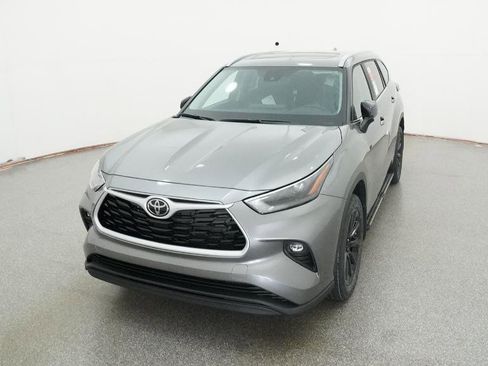 New 2026 Toyota Highlander XLE image 3
