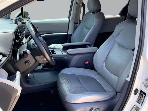 Used 2021 Toyota Sienna Limited FWD image 8