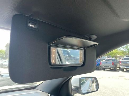 Used 2022 Chevrolet Traverse LT image 32