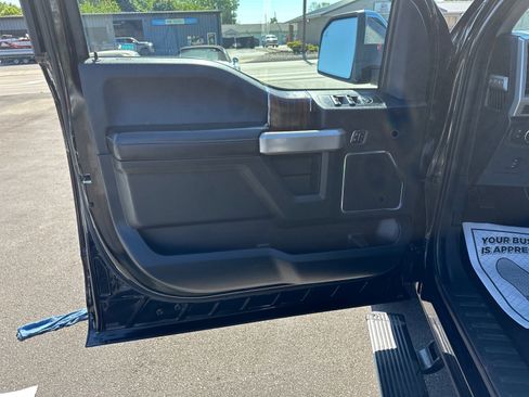 Used 2017 Ford F150 Lariat w/ Equipment Group 502A Luxury AWD/4WD image 24