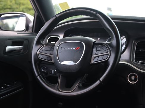 Used 2020 Dodge Charger SXT RWD image 7