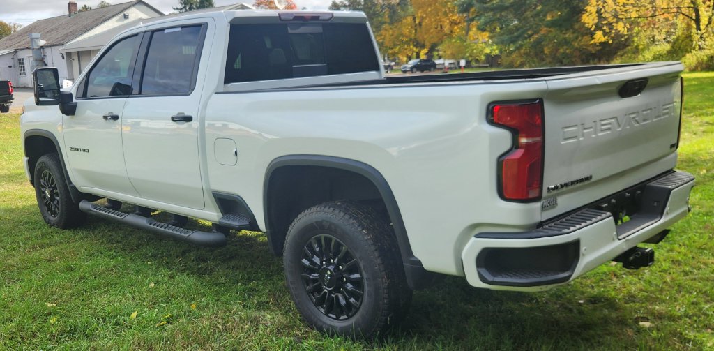Used 2024 Chevrolet Silverado 2500 LTZ w/ LTZ Plus Package AWD/4WD image 8