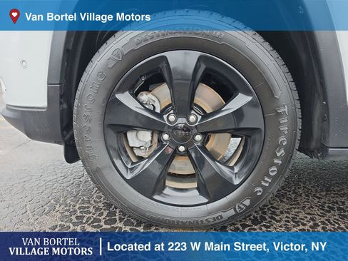 Used 2023 Jeep Cherokee Altitude Lux image 28