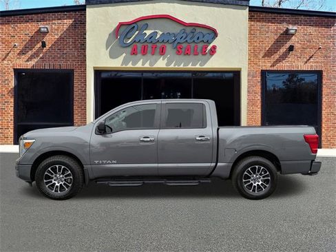 Used 2021 Nissan Titan SV w/ SV Convenience Package image 6