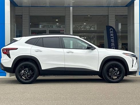 New 2026 Chevrolet Trax LT w/ Midnight Edition image 4