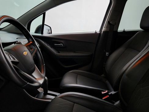 Used 2022 Chevrolet Trax LT w/ Midnight Edition AWD/4WD image 17