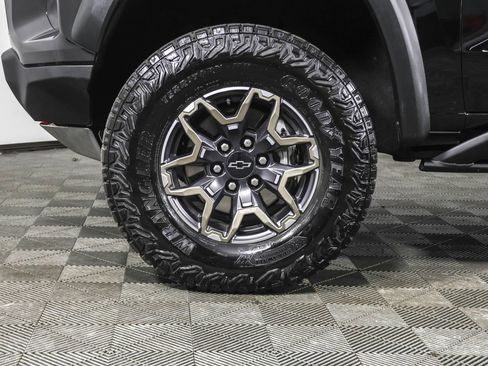 Used 2025 Chevrolet Colorado ZR2 w/ Technology Package AWD/4WD image 20