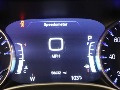 Used 2024 Chrysler Pacifica Touring-L FWD image 8