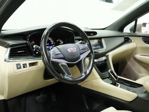 Used 2019 Cadillac XT5 FWD image 6