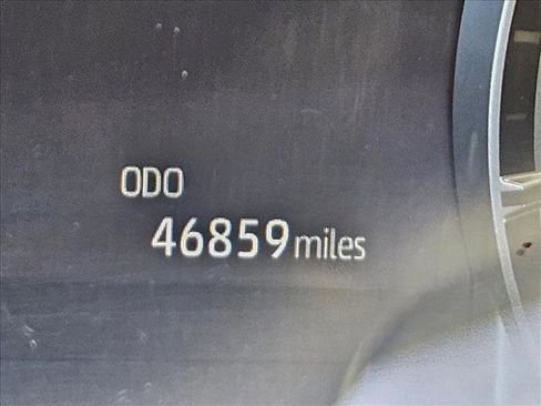 Used 2023 Toyota Highlander XLE image 11