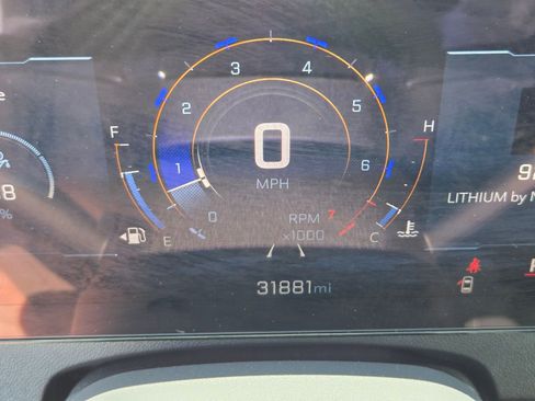 Used 2025 Chevrolet Traverse LT FWD image 20
