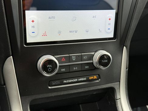 Used 2024 Ford Edge SEL image 18