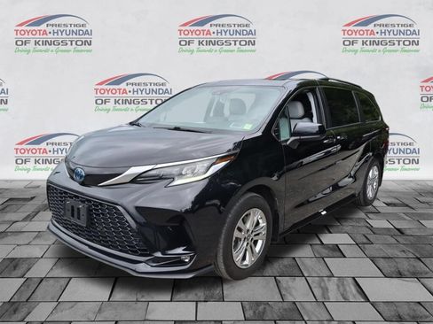 Used 2023 Toyota Sienna XSE w/ XSE Plus Package AWD/4WD image 8
