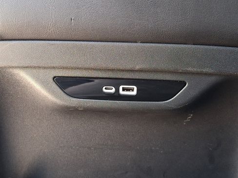 Used 2024 Chrysler Pacifica Touring-L FWD image 14
