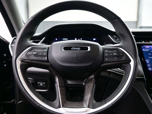 Used 2024 Jeep Grand Cherokee Limited w/ Black Appearance Package image 24