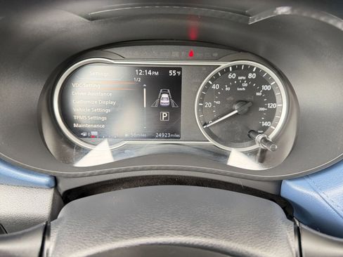 Used 2025 Nissan Versa SV image 40