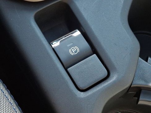 Used 2025 Subaru Forester Premium image 22