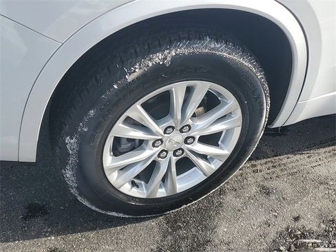 Certified 2024 Cadillac XT6 Luxury w/ LPO, Floor Liner Package image 6