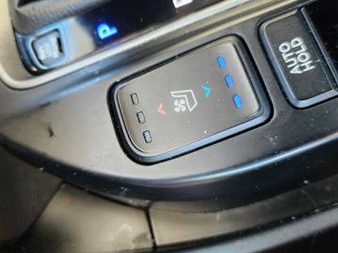 Used 2017 Hyundai Santa Fe Limited AWD/4WD image 25