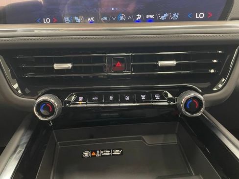 New 2026 Chevrolet Suburban High Country AWD/4WD image 6