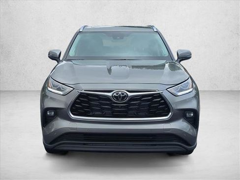 Used 2026 Toyota Highlander Limited AWD/4WD image 2