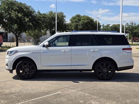 Used 2024 Lincoln Navigator Reserve AWD/4WD image 3