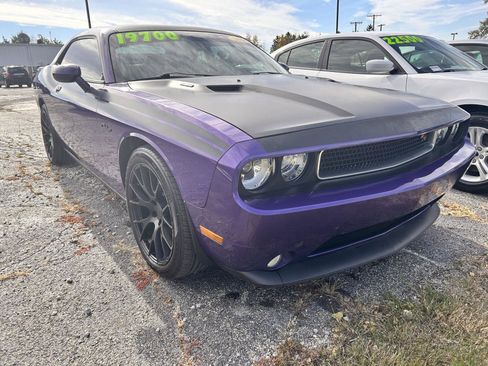 Used 2014 Dodge Challenger R/T image 1