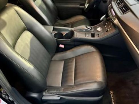 Used 2011 Lexus CT 200h Premium image 11