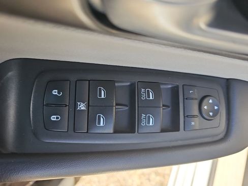 Certified 2024 Chrysler Pacifica Touring-L FWD image 30