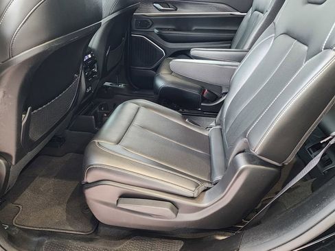 Used 2023 Jeep Grand Cherokee L Limited w/ Luxury Tech Group II RWD image 17