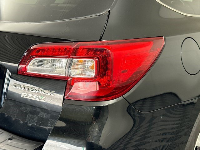 Used 2017 Subaru Outback 2.5i Touring w/ Popular Package #5A AWD/4WD image 33