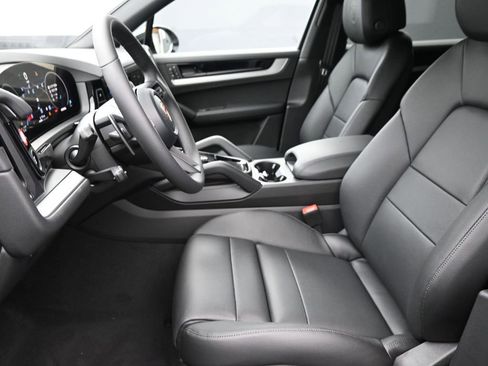 New 2026 Porsche Cayenne image 5