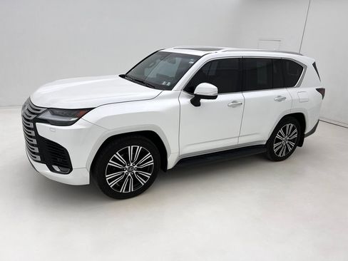 Used 2024 Lexus LX 600 4WD w/ Luxury Package image 5