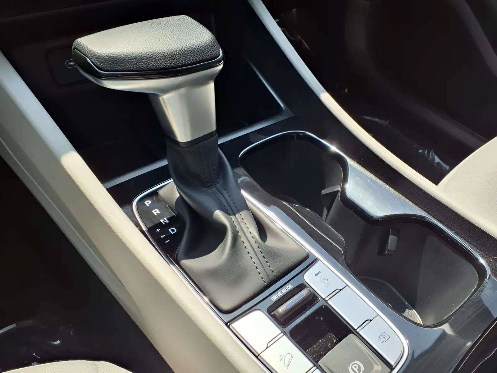 Certified 2025 Hyundai Tucson SEL FWD image 16