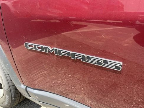 Used 2022 Jeep Compass Latitude AWD/4WD image 3