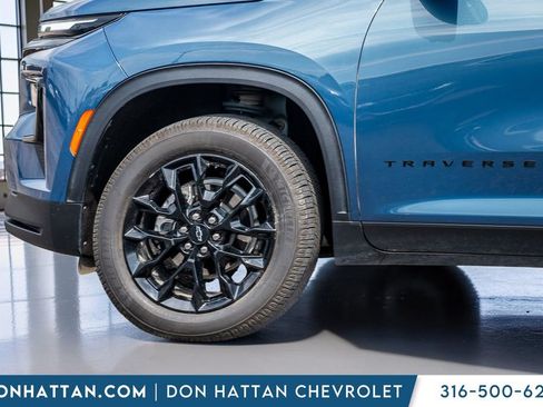 Used 2025 Chevrolet Traverse LT w/ Midnight/Sport Edition AWD/4WD image 43