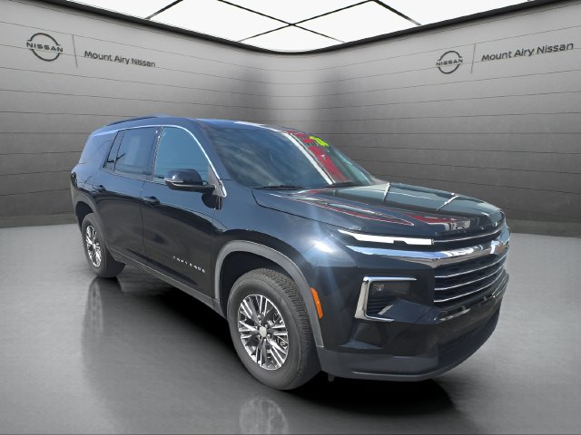 Used 2026 Chevrolet Traverse LT AWD/4WD image 2