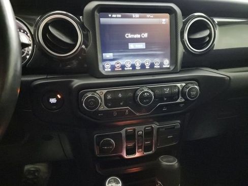 Used 2022 Jeep Wrangler Unlimited Sahara AWD/4WD image 30