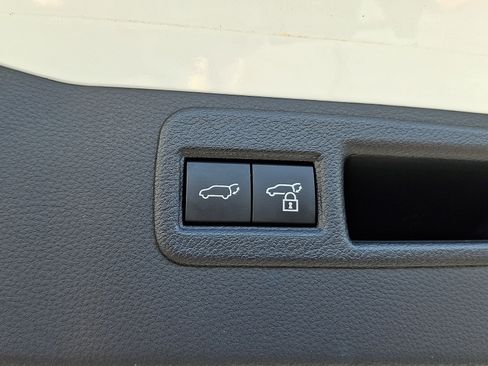 Used 2023 Toyota Venza Limited AWD/4WD image 31