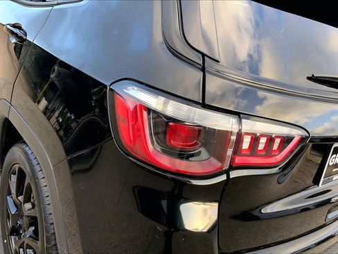 Used 2022 Jeep Compass Latitude FWD image 28