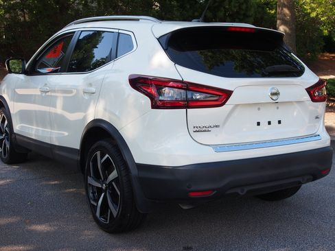 Used 2022 Nissan Rogue Sport SL w/ Premium Package FWD image 5