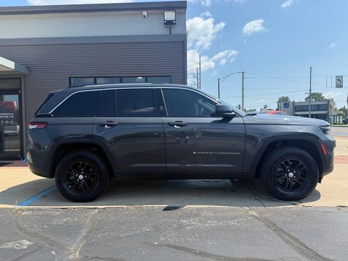 Used 2023 Jeep Grand Cherokee Laredo w/ Luxury Tech Group I AWD/4WD image 8