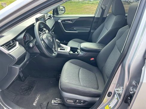 Used 2020 Toyota RAV4 XLE w/ Convenience Package FWD image 23