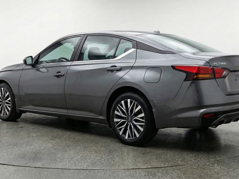 Used 2025 Nissan Altima 2.5 SV FWD image 6
