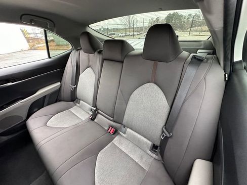 Used 2019 Toyota Camry LE image 32