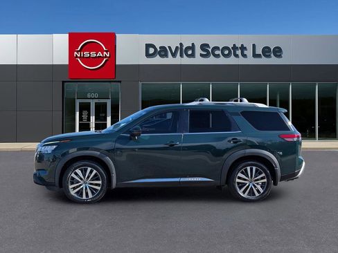 Used 2022 Nissan Pathfinder Platinum w/ Cargo Package image 8